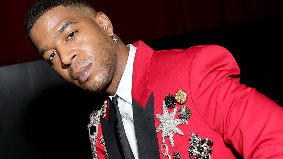 Kid Cudi finally debunked an ongoing rumor that was started by a fan who claimed the 'Man On The Moon' rapper got a gigantic tattoo of an emoji keyboard on his ribs.